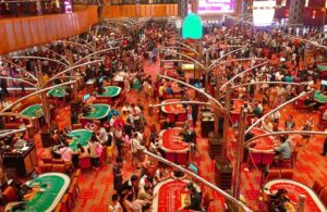 Salle de tables du casino de Macao